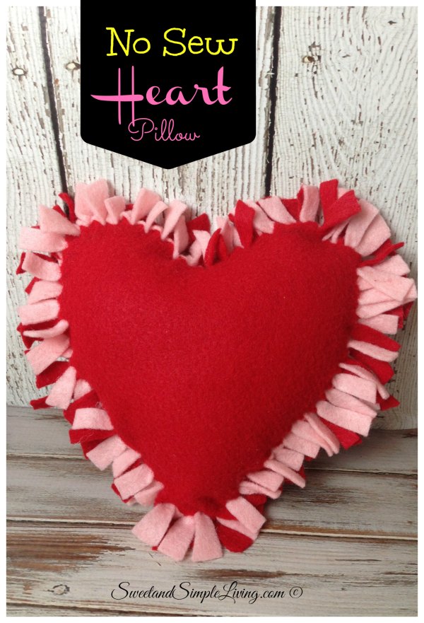 http://sweetandsimpleliving.com/diy-felt-heart-craft-idea-sewing-required/#_a5y_p=1196451